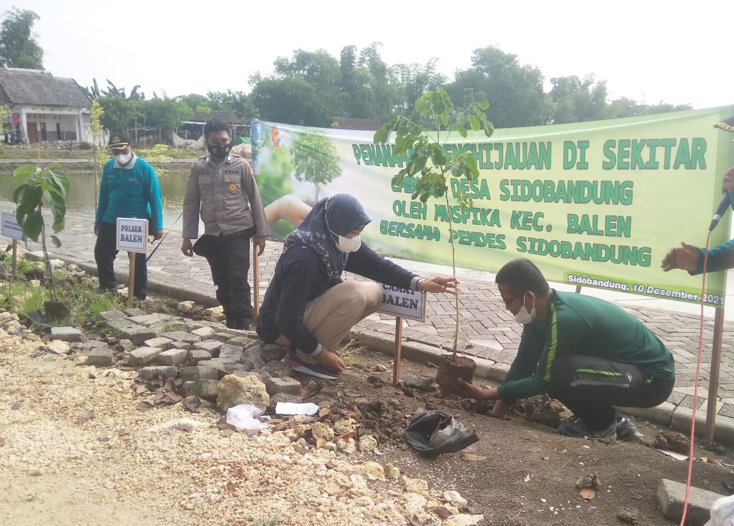 Penanaman Pohon di Embung Desa Sidobandung Kecamatan Balen
