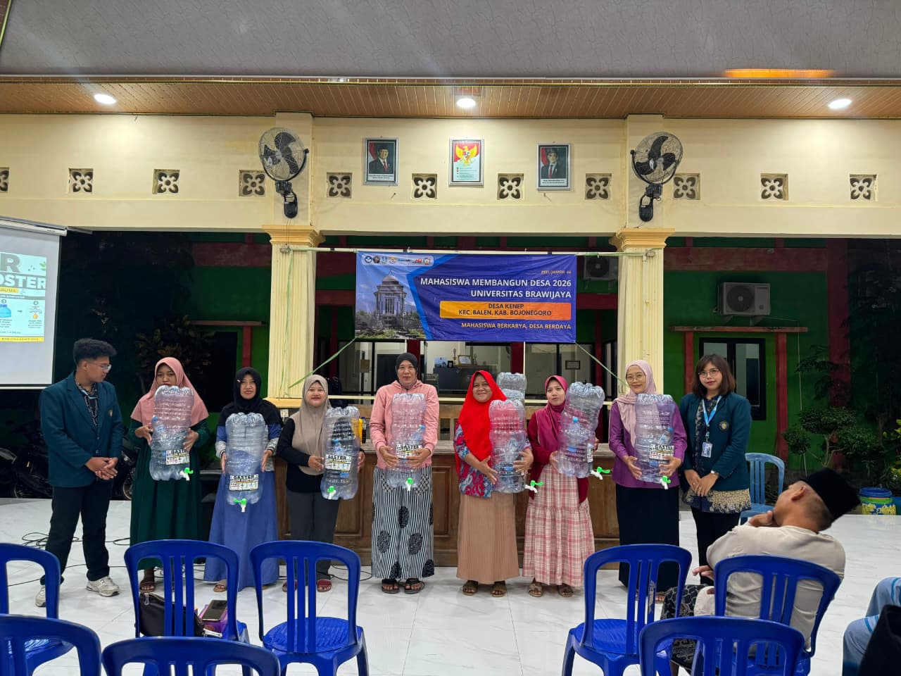 Mahasiswa MMD UB 2026 Kenalkan Galon Komposter (GASTER) di Desa  Kenep, Bojonegoro