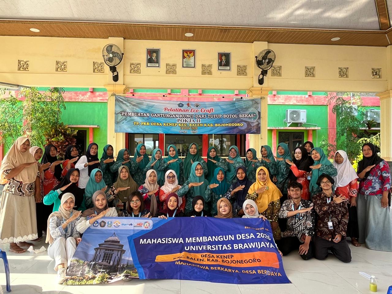 MMD UB Kenalkan EcoCraft di Desa Kenep