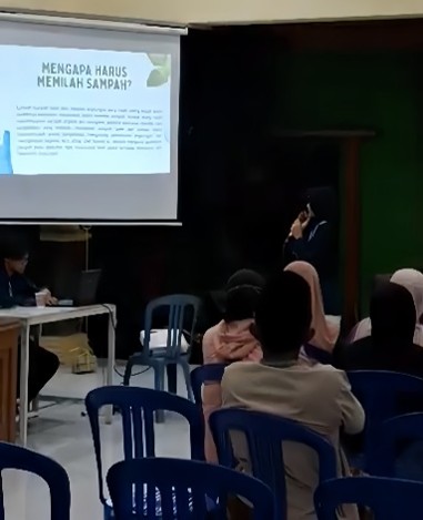MMD 44 Memberikan Sosialisasi tentang Pentingnya Pemilahan Sampah di Kenep