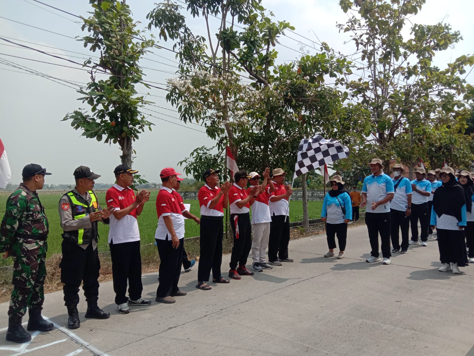 Euphoria Gerak Jalan Umum Kecamatan Balen Berlangsung Meriah