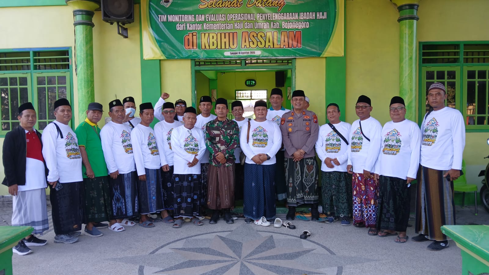 Jalan Sehat Bersarung dalam Rangka Peringatan Hari Santri Nasional 2026