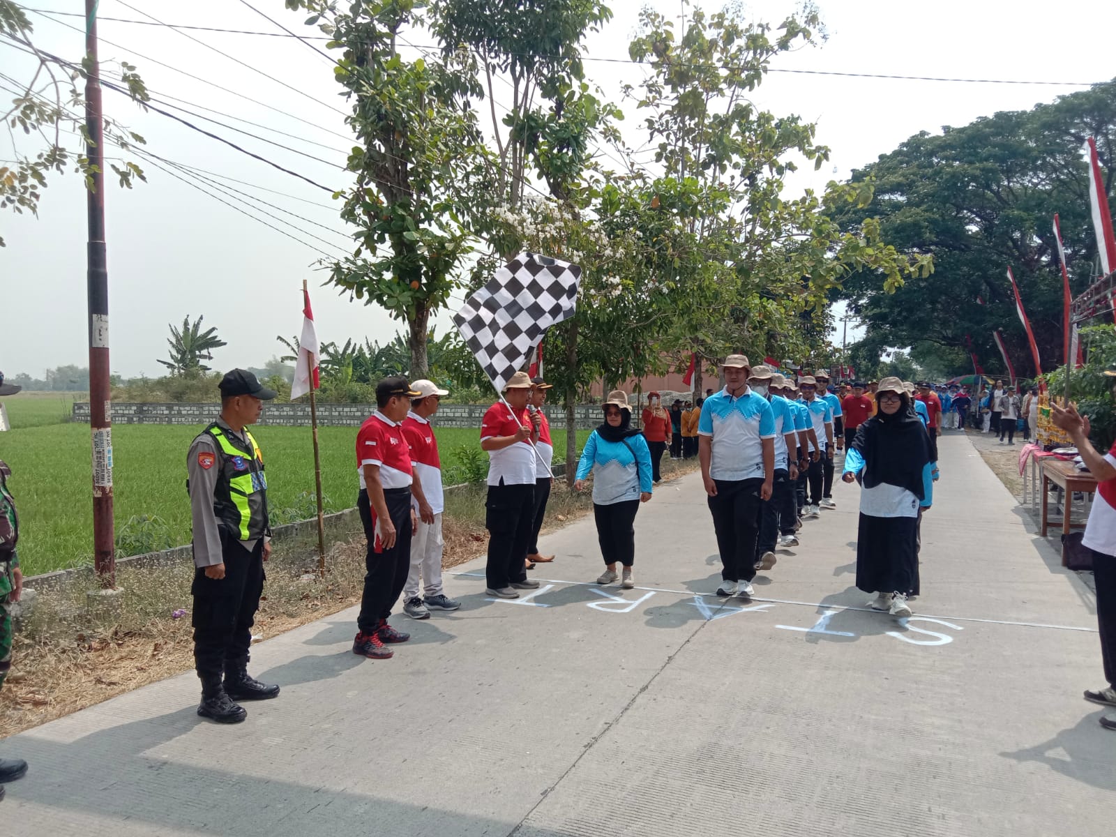 STAFF KECAMATAN BALEN DALAM GERAK JALAN UMUM 2026